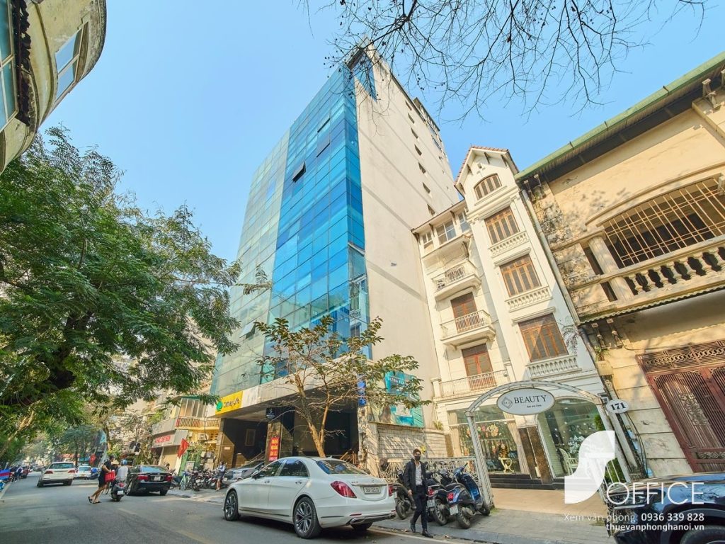 Red Building - Ảnh 2